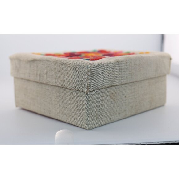 Hungarian Matyó Embroidered Linen Box – Vintage Folk Art Handmade - Picture 6 of 9